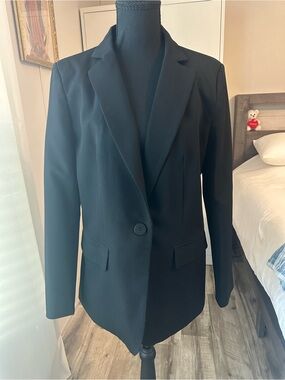 Women's Single-Button Black Tailored Blazer